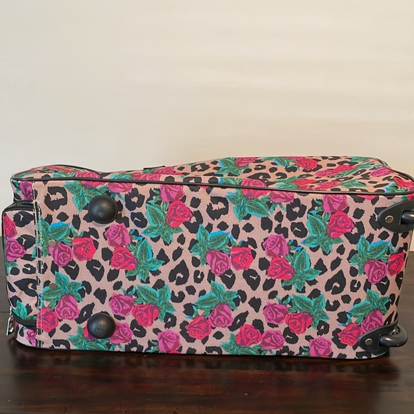 COPY - BETSEY JOHNSON Leopard Rose Collection Travel Bag, NWT - Picture 11 of 12